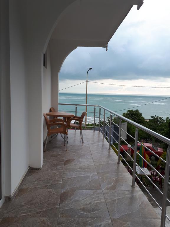 Rezo'S House Hotel Kvariati Exterior photo